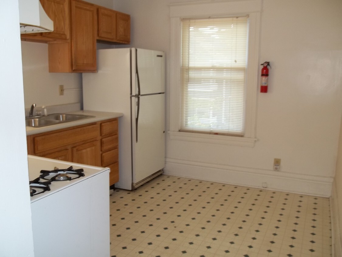 Foto principal - 729 S Rose St