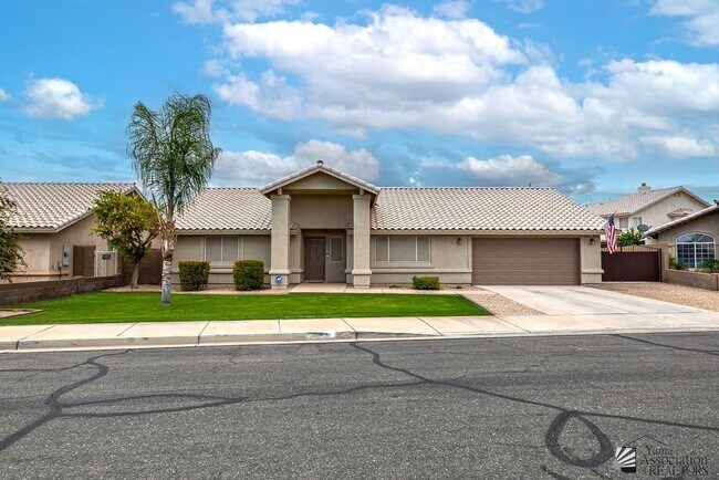 Building Photo - 2637 S 37th Dr