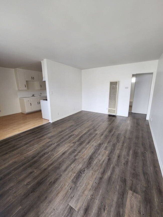 Foto del interior - 1913 11th St - TWO bedrooms AVAILABALE !