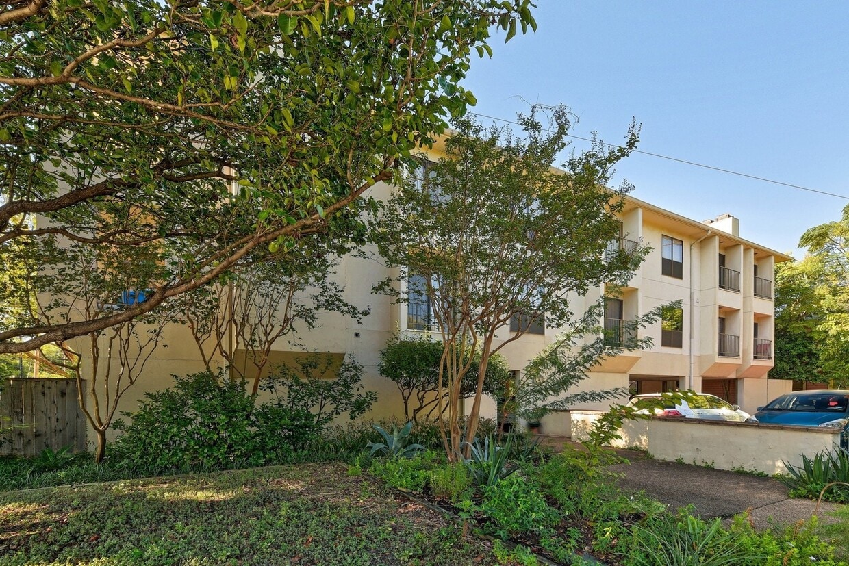 Primary Photo - 2/2.5 Condo Right Near Hancock Center!