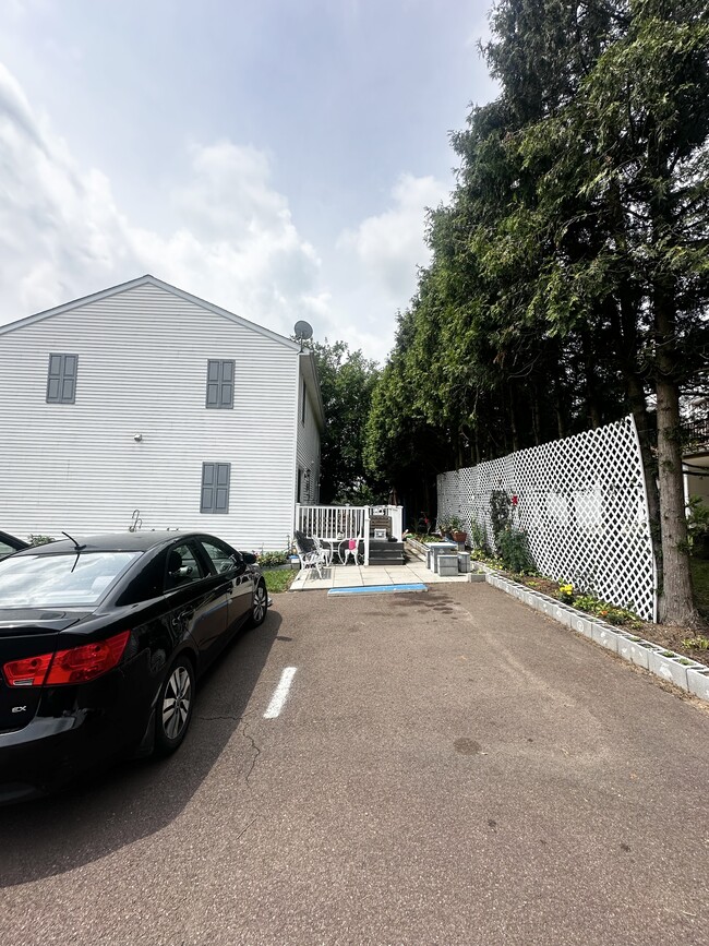 Building Photo - 945 Lightstreet Rd