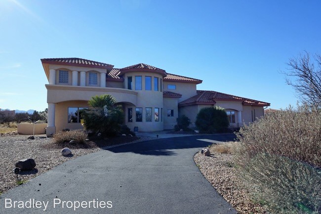 Building Photo - 2011 N San Marcos de Niza Dr