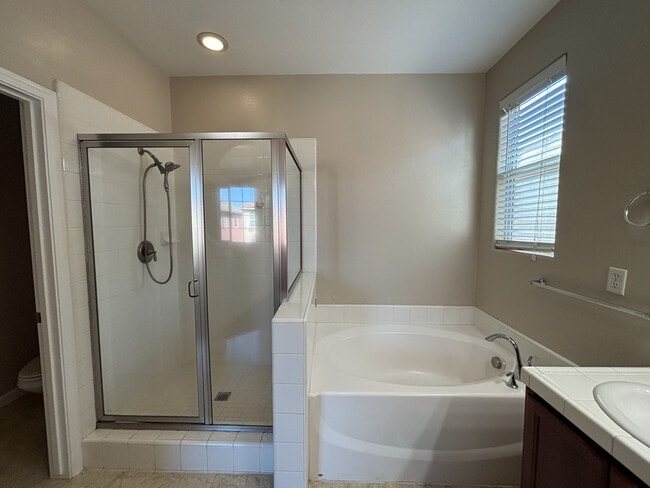 Building Photo - 5537 N Gates Ave