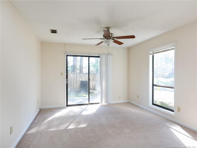Building Photo - 642 Mosswood Ln