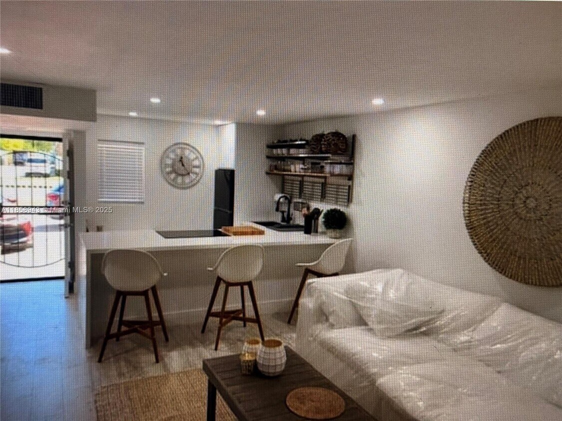 Foto principal - 20201 NE 29th Ct