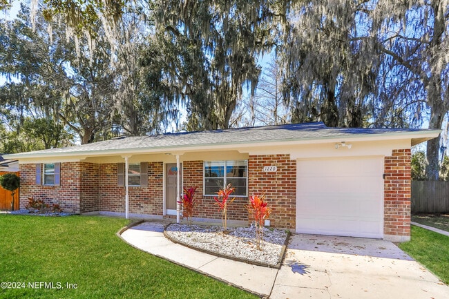 Foto del edificio - 1220 Arbor Cir