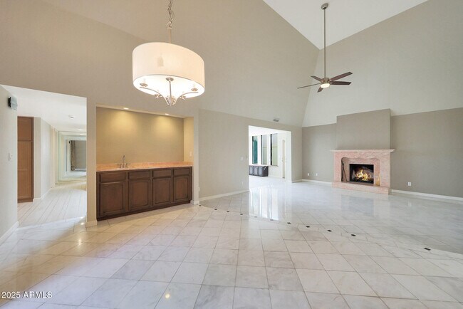 Foto del edificio - 2422 E Oregon Ave