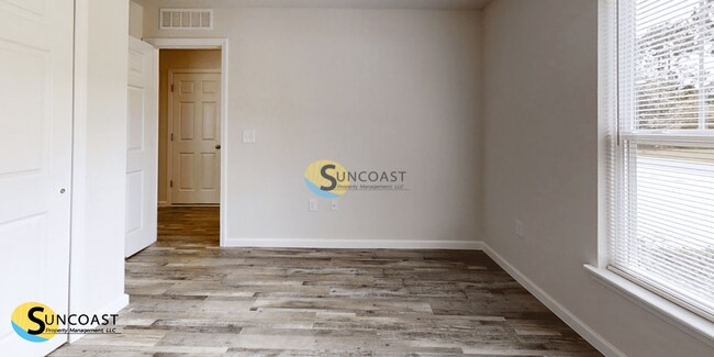 Foto del edificio - 24 Raintree Pl