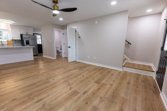 Building Photo - 1415 2nd E Ct