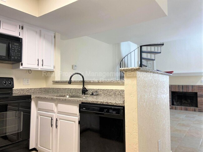 Foto del edificio - 11530 N May Ave