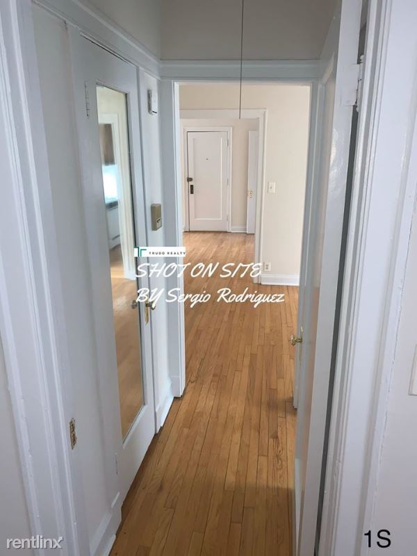 Foto del edificio - 3919 N Pine Grove Ave