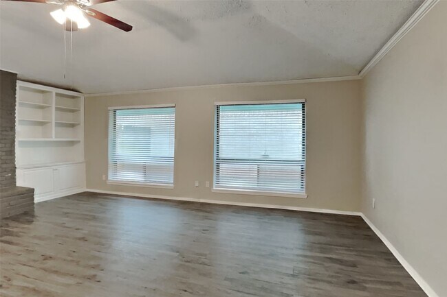 Foto del edificio - 4718 Lost Lake Ln