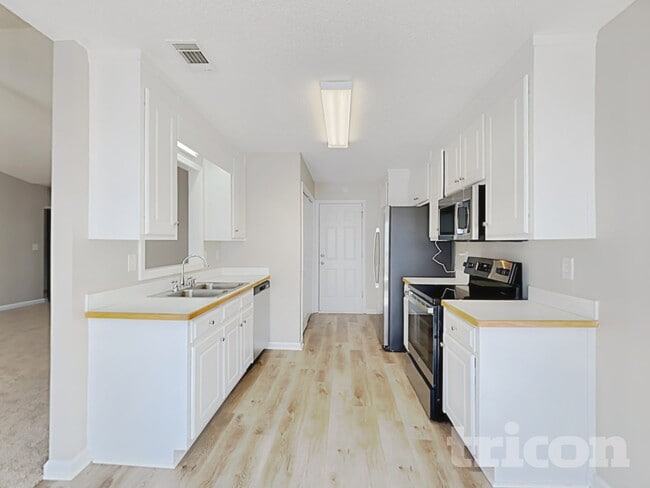 Building Photo - 208 Ravenwood Ct