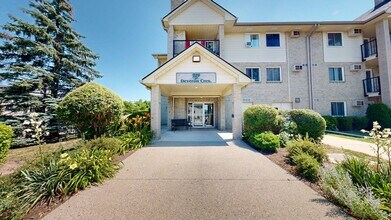 Building Photo - 729 Deveron Crescent
