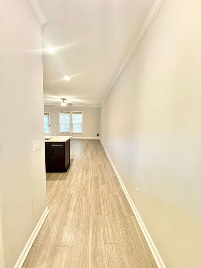 Building Photo - Welcome to this stunning 3-bedroom, 3-bathroom townhome located in the desirable Berkley Walk sub...