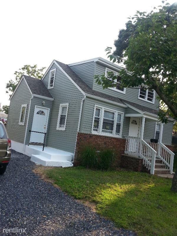 Primary Photo - 2 br, 1 bath House - 30 N. Clark St