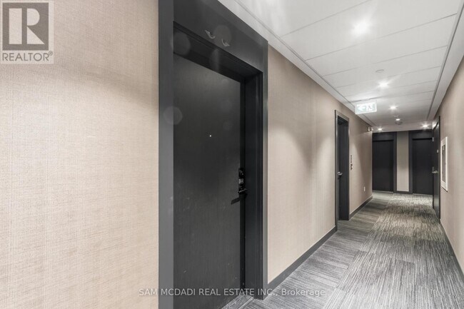 Building Photo - 210 Sabina Dr