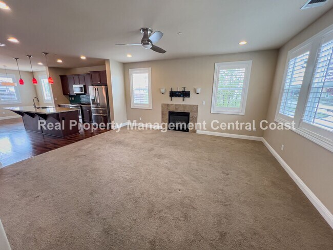 Building Photo - AVAILABLE NOW - Nice Home in Sierra Meadow...