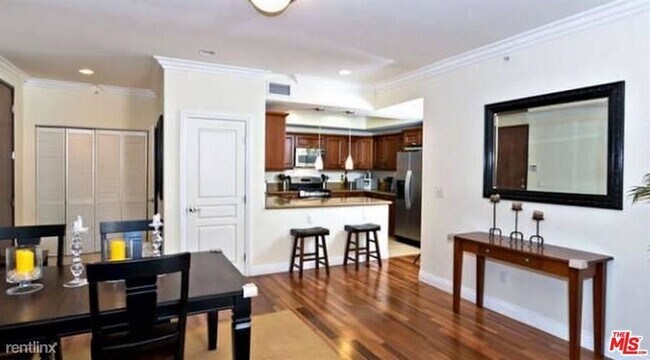 Foto del edificio - 10617 Eastborne Ave