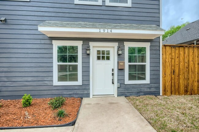 Foto del edificio - North Oak Cliff home 2 miles from Bishop Arts District