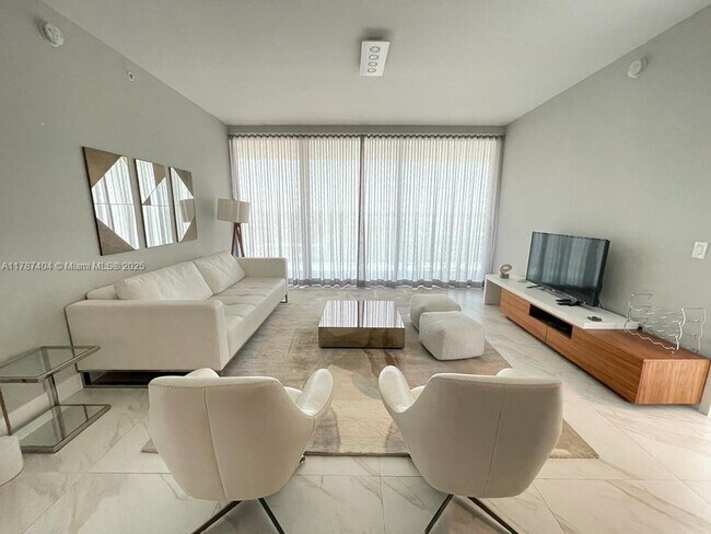 Foto del edificio - 10201 Collins Ave