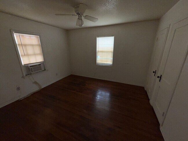 Building Photo - 3 bed 1 Bath Home