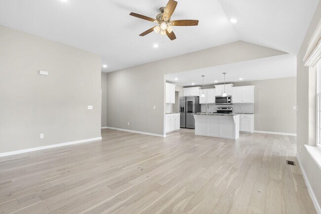 Building Photo - 270 Hickory Hills St
