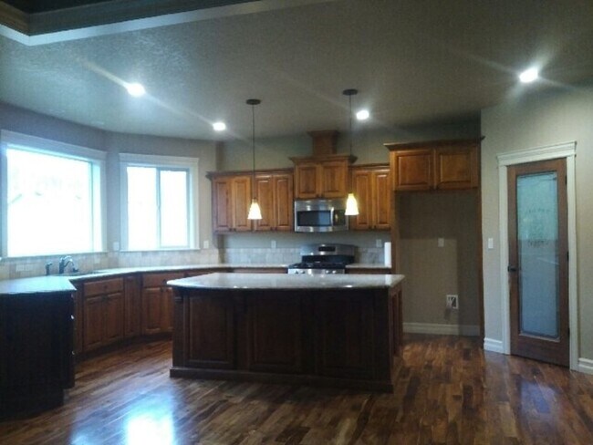 Building Photo - TC021 - Silverton