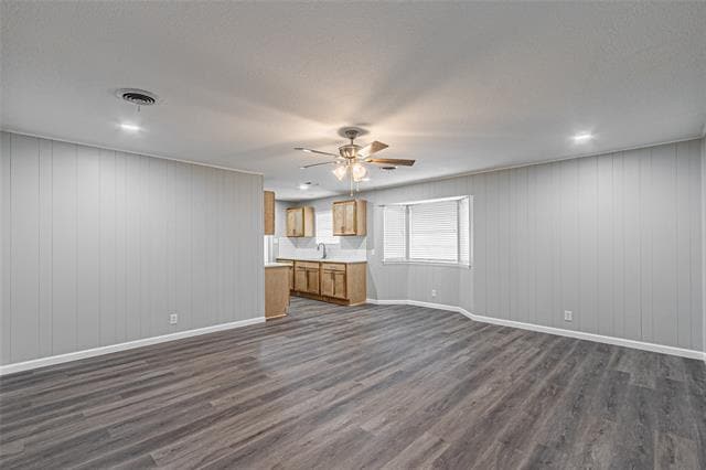 Building Photo - 1205 Navaho St