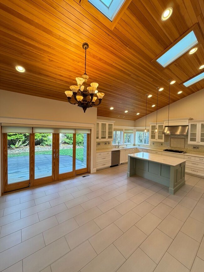 Foto del edificio - Gorgeous Custom Home In the Uplands Neighborhood. 4bd plus office. 2944sf.