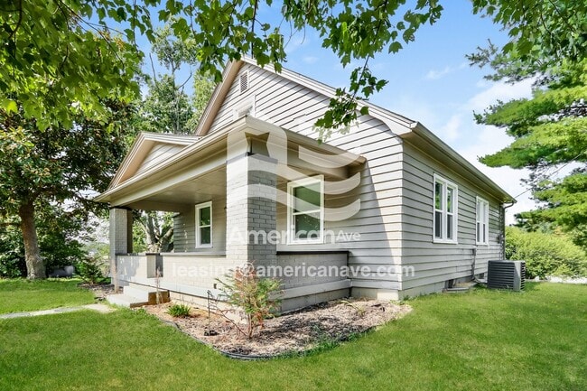 Building Photo - 1004 Korb Ave