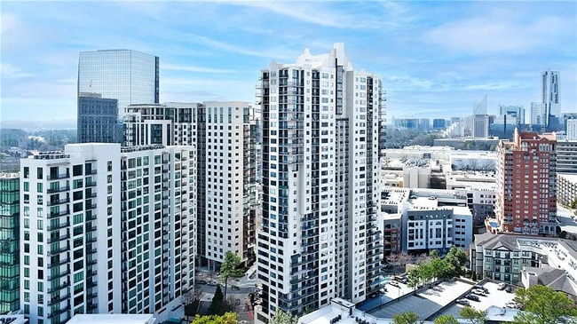 Building Photo - 3481 Lakeside Dr NE