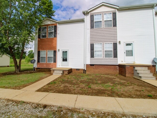 Building Photo - Charming Townhome Close to Downtown Pulaski