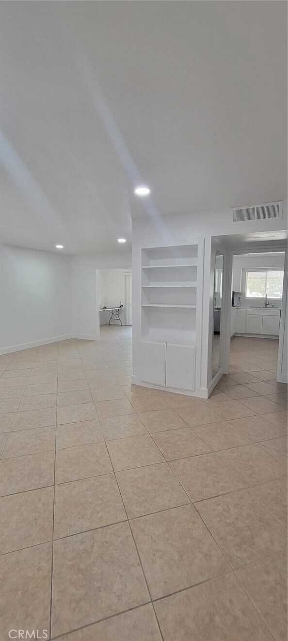 Building Photo - 26460 Ridgemoor Rd