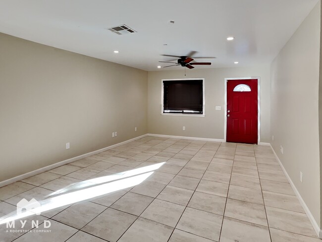 Building Photo - 116 Martin St