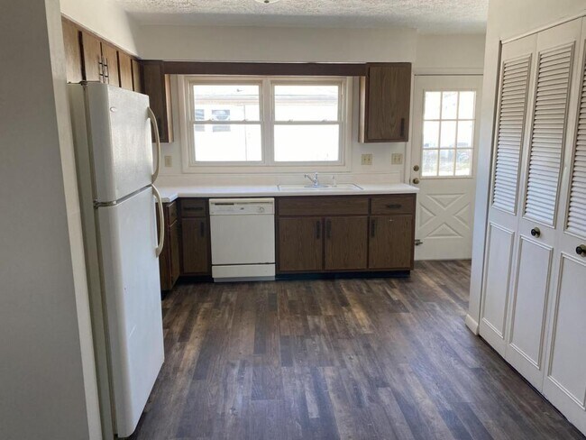 Building Photo - 234 and 236 Gaslite Ln