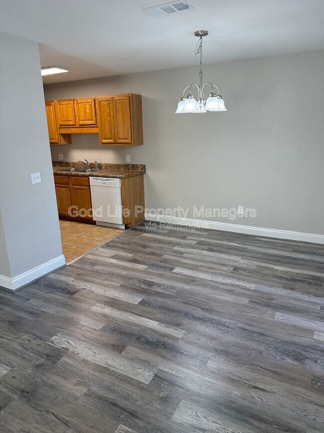 Foto del edificio - 8440 Chisholm Rd