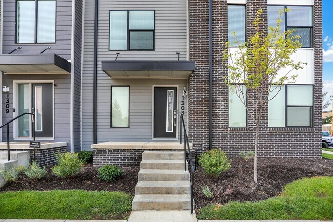 Building Photo - 1303 Deloss St