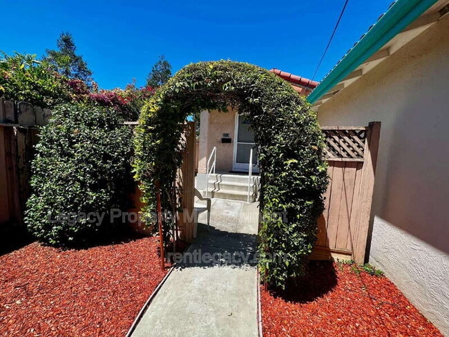 Foto del edificio - 3884 Bayview Cir