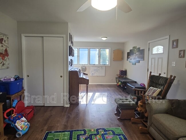 Building Photo - 25151 W Lincoln Dr