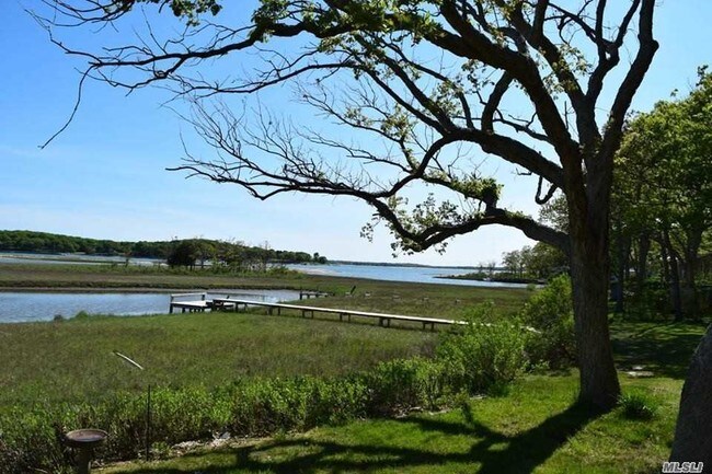 Foto del edificio - 365 Island View Ln