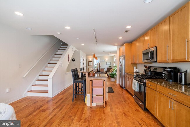 Building Photo - 2534 Grays Ferry Ave