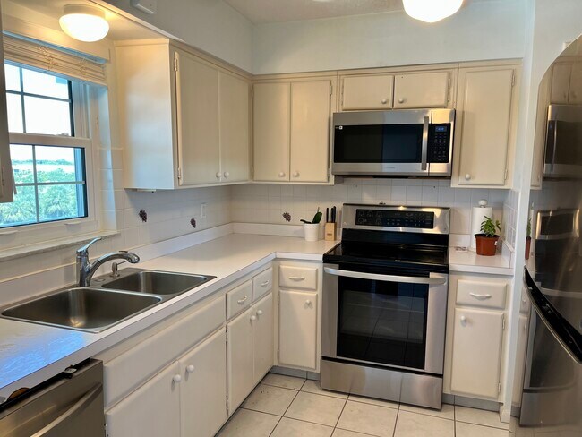 Building Photo - 2333 Indian River Blvd