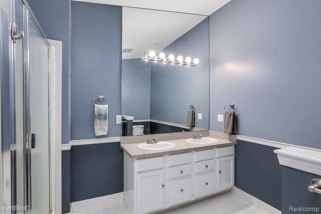 Building Photo - 2 br, 2 bath Condo - 2504 Woodward Ave # 15