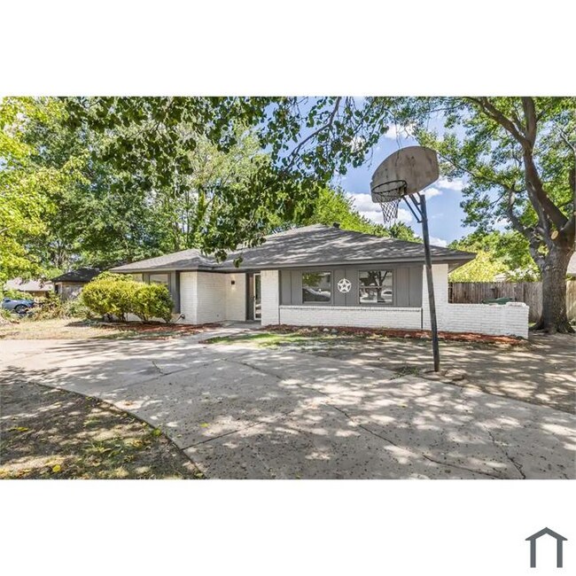 Foto del edificio - 1020 Hickory Cir