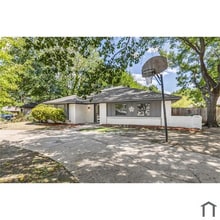 Building Photo - 1020 Hickory Cir