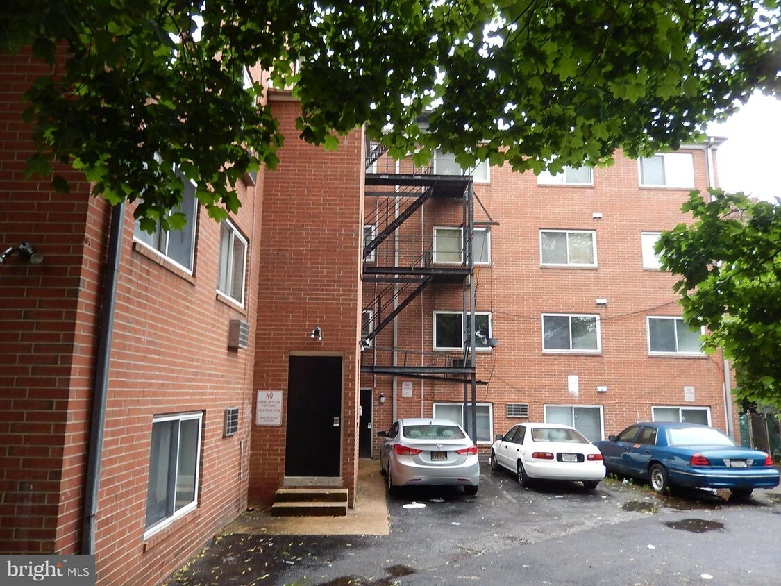 2307 N Harrison St Unit 21, Wilmington, DE 19802 Room for Rent in
