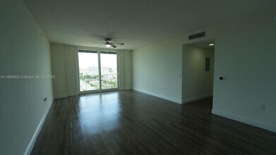 Building Photo - 987 SW 37th Ave