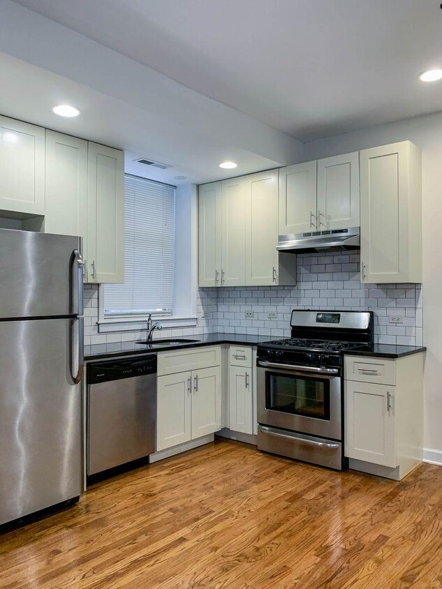 Primary Photo - 2 bedroom in Chicago IL 60657