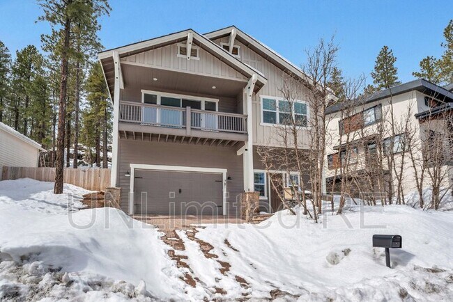 Building Photo - 781 N Forest View Dr